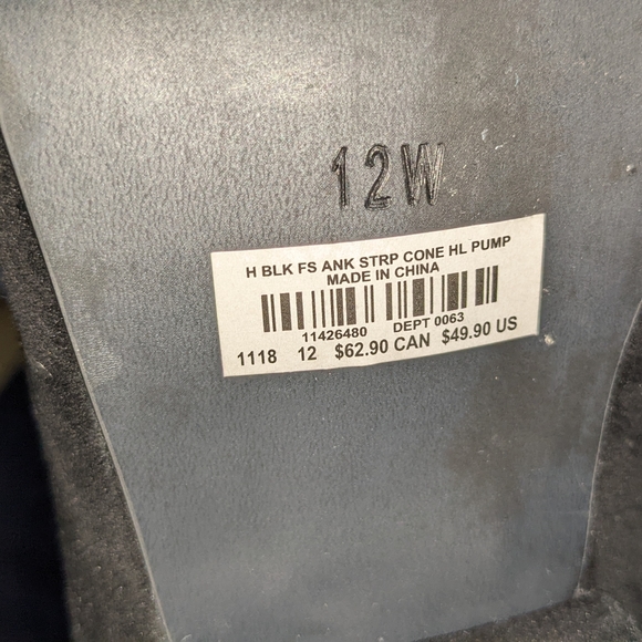 Torrid faux suede heel with ankle strap - Picture 4 of 4